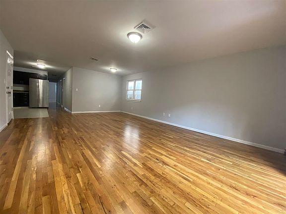 2nd image of 134 Essex St APT 1