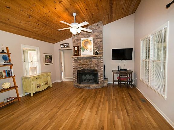 5th image of 83 Arborwood Dr