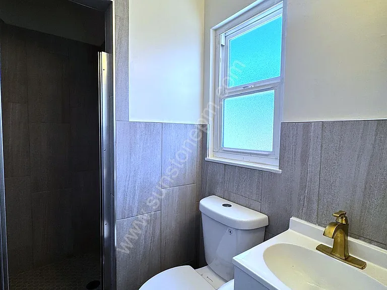 2422 Mariposa St — Photo 20