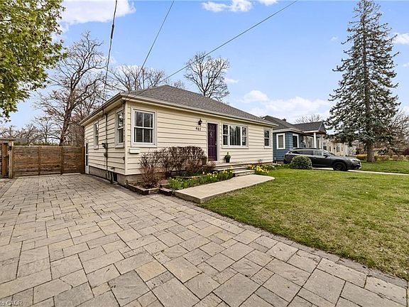 2nd image of 407 Queen Mary Dr