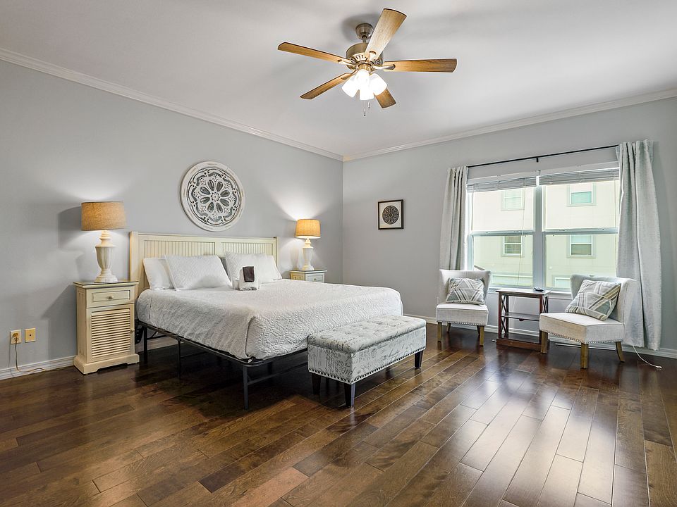 Large Master Ensuite with Kitchenette