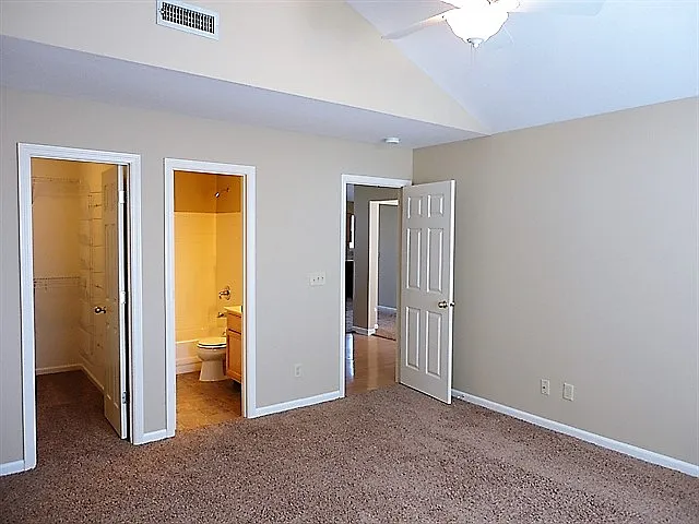 7910 Palmaro Cir — Photo 5