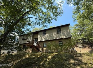 2406 Woodcrest Dr, East Stroudsburg, PA 18302