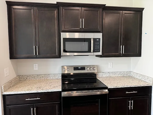 3 bed, 2.5 bath, $2,250 — Photo 4