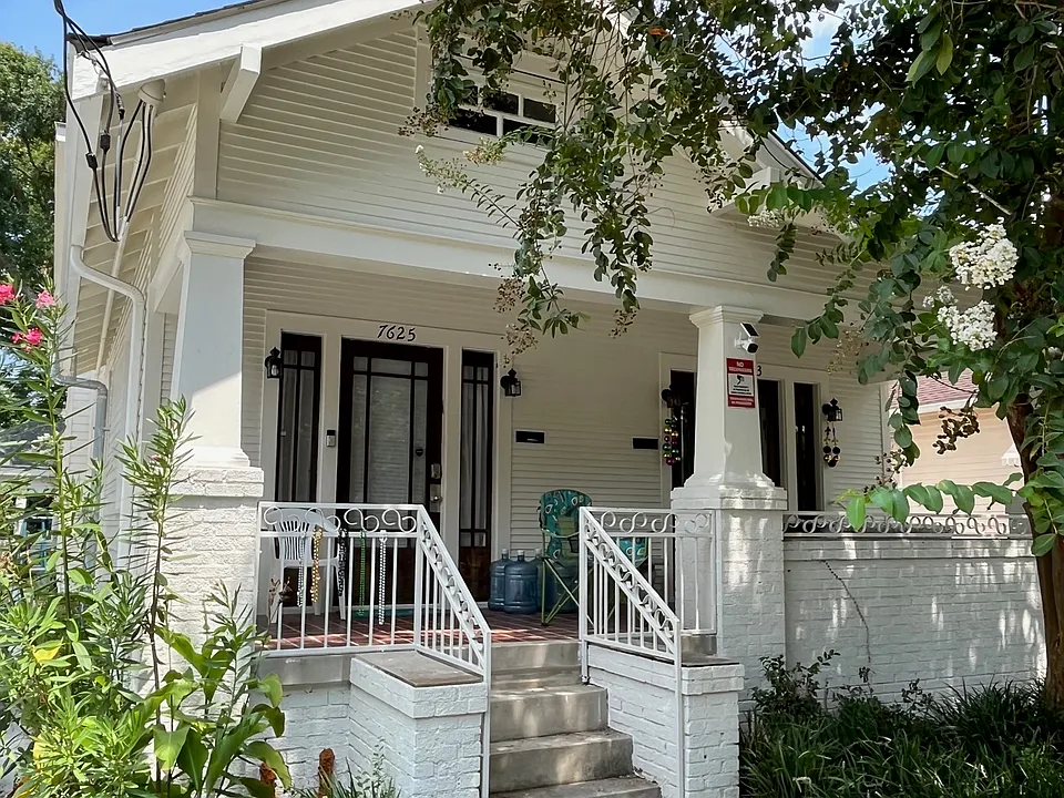 7623 Freret St