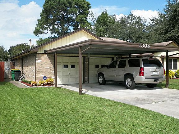 Additional front shot with a view down the side to the fence.