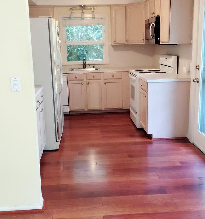1st image of 10626 SE 4th St