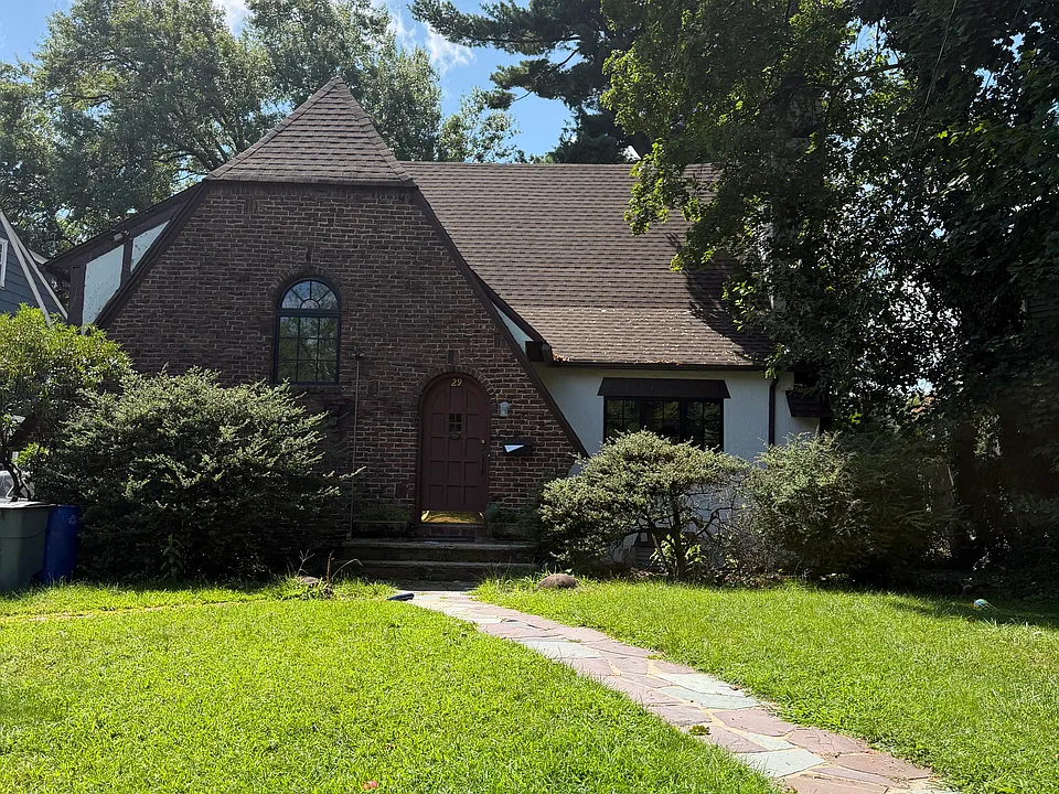 29 Glenwood Dr