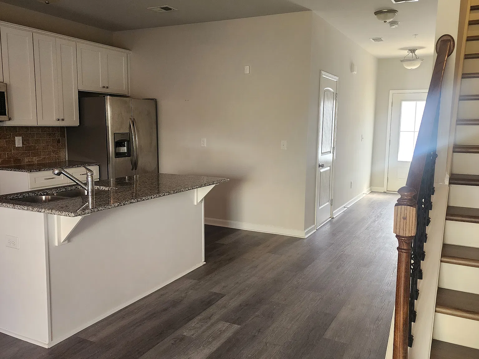 1564 Iris Walk — Photo 4