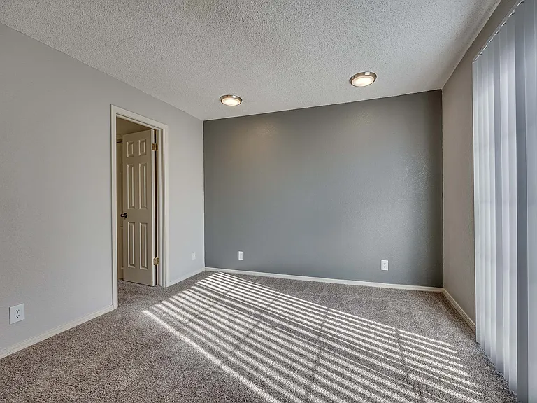 Lexington Commons - Bedroom