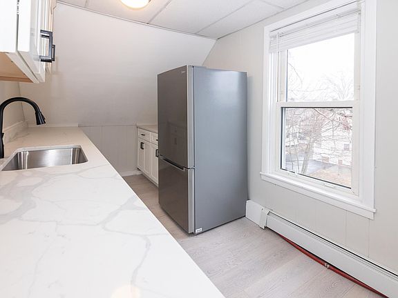 2nd image of 286 Glenwood Ave Unit 3
