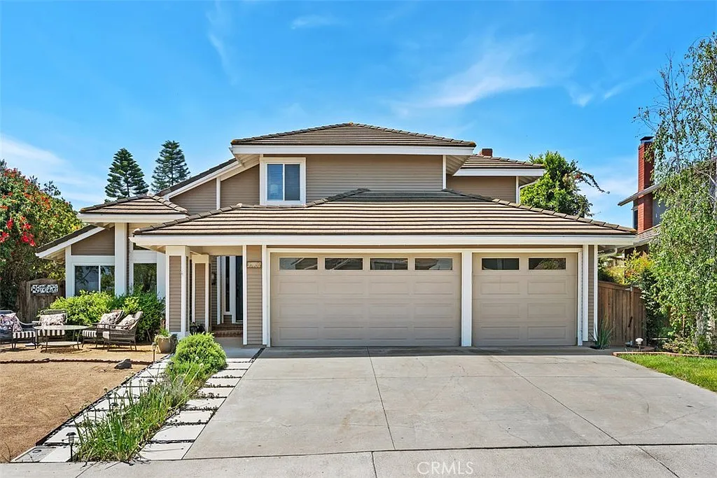 4 bed, 2288 sqft, $8,000 — Photo 1