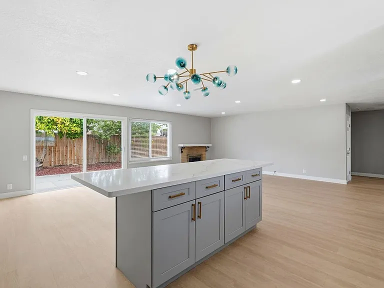 1857 Macduee Way — Photo 8