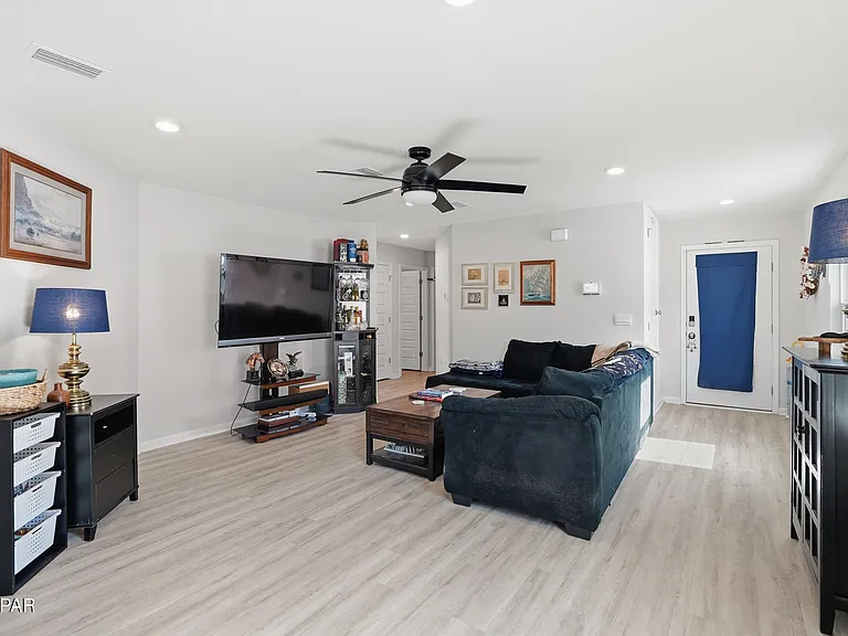 6513 Slabinski Ln — Photo 10