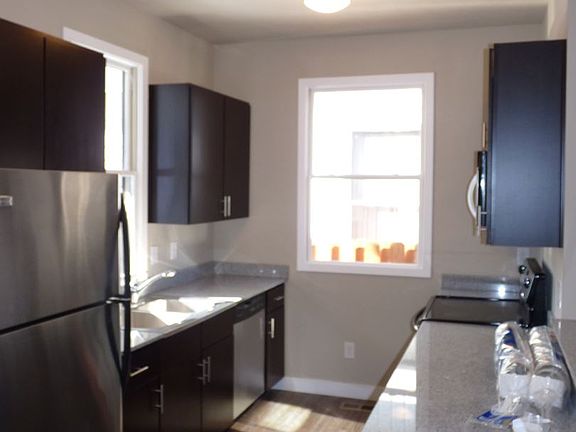 2nd image of 727 Fletcher Ave Unit 1