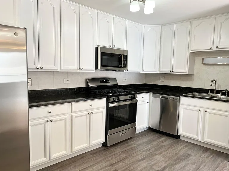 5201 Washington St #301 — Photo 4