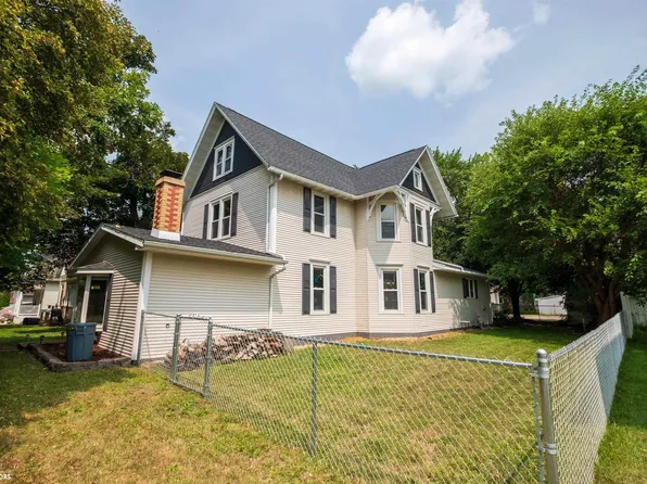 105 Levering St, Traer, IA 50675