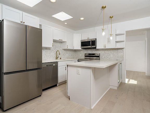 4th image of 3705 Meade Ave
