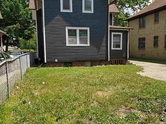 2nd image of 2215 8th St