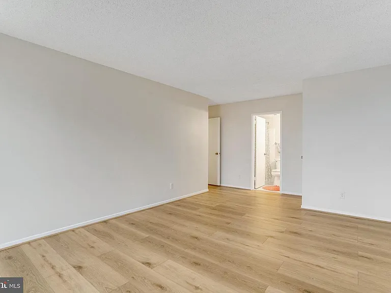 2300 Pimmit Dr #308W — Photo 27
