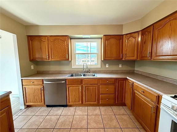 5th image of 2118 Brodhead Rd