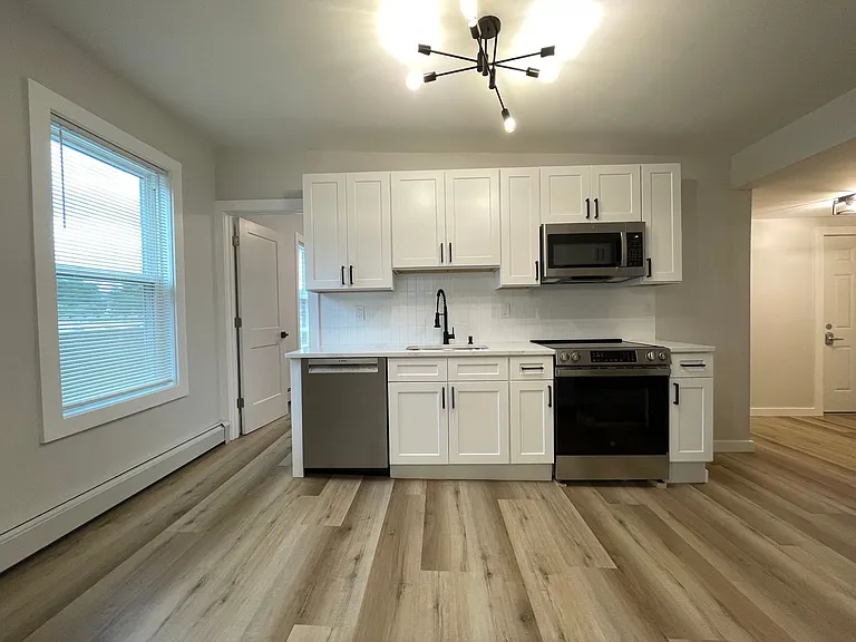 411-431 N Main St #15 — Photo 2