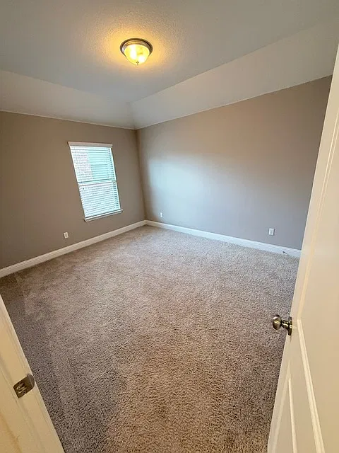 4 bed, 2813 sqft, $2,295 — Photo 3