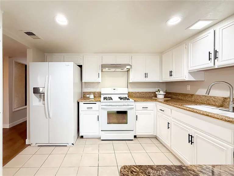 1034 Romney Dr — Photo 18