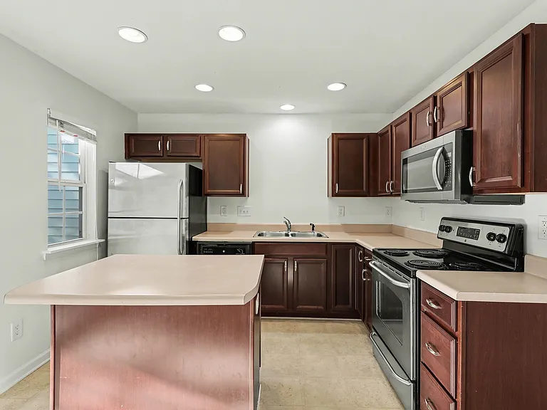 2515 Brackley Pl NW — Photo 5