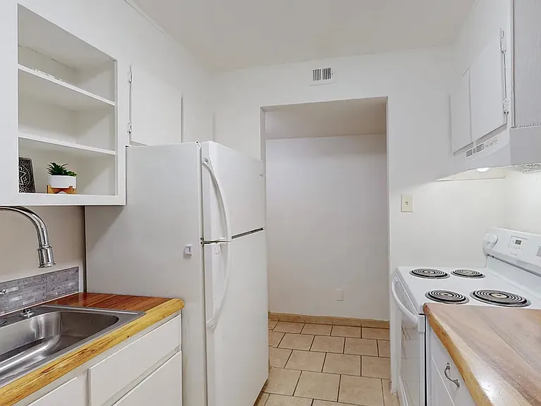 2800 Cerrillos Rd #11 — Photo 8