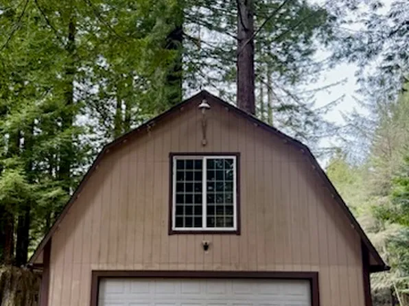 300 Creekside Ln, Crescent City, CA 95531