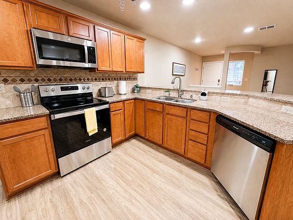 3rd image of 20934 SW Edgemont St