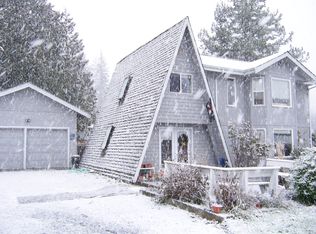 4370 Paradise Pl, Clinton, WA 98236