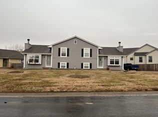 15546 Elm St, Basehor, KS 66007