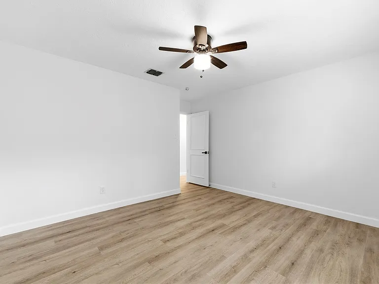 9607 Kemp Forest Dr — Photo 17