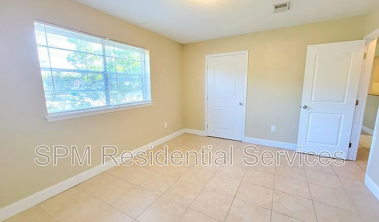 114 Mayberry Ct — Photo 13