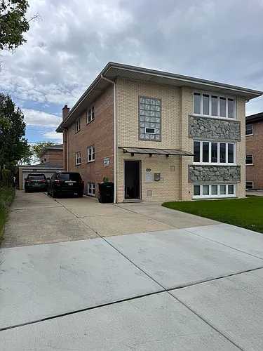 8523 W Winnemac Ave #2F Photo 1
