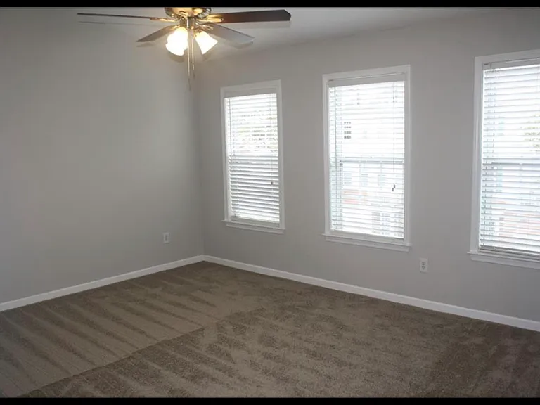 3946 Howell Park Rd — Photo 12