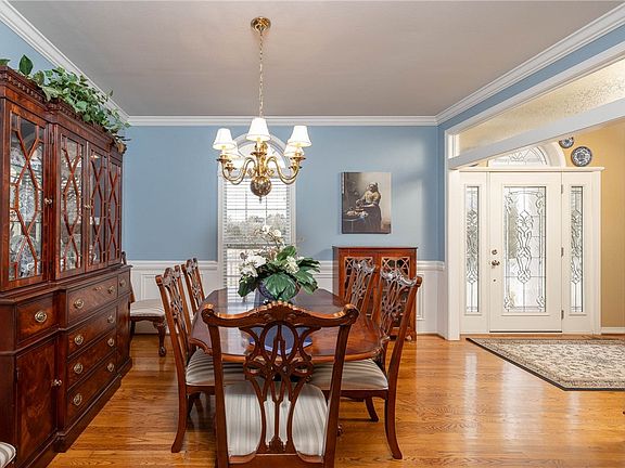 3rd image of 4018 E Churchill Dr
