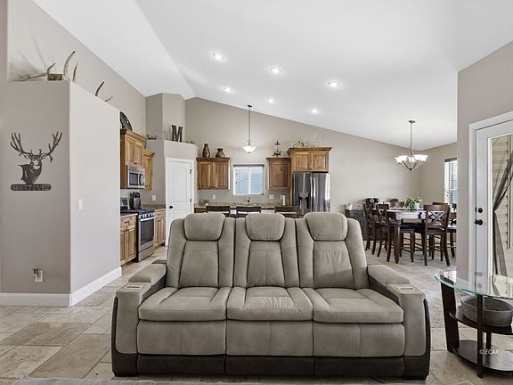 5th image of 3731 Valley Ridge Ave