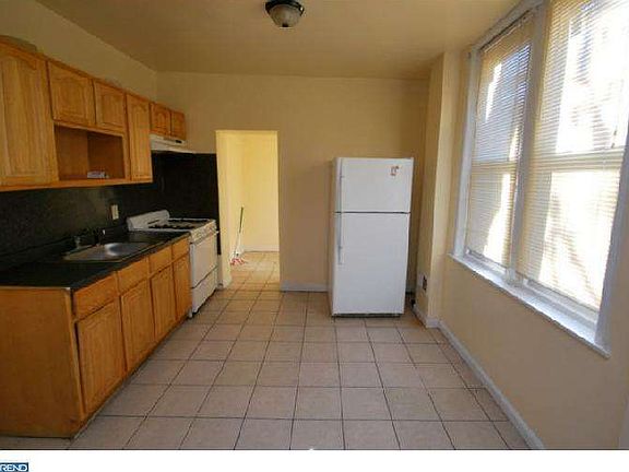4th image of 4111 N Franklin St