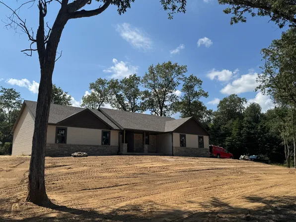 11149 Quail Run Dr W, Wheatfield, IN 46392
