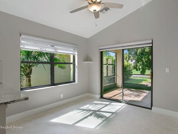 5th image of 10441 Lexington Cir S