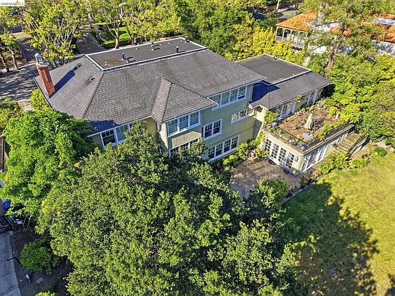 4th image of 210 La Salle Ave