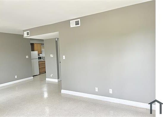 4th image of 1537 W Kentucky St #F
