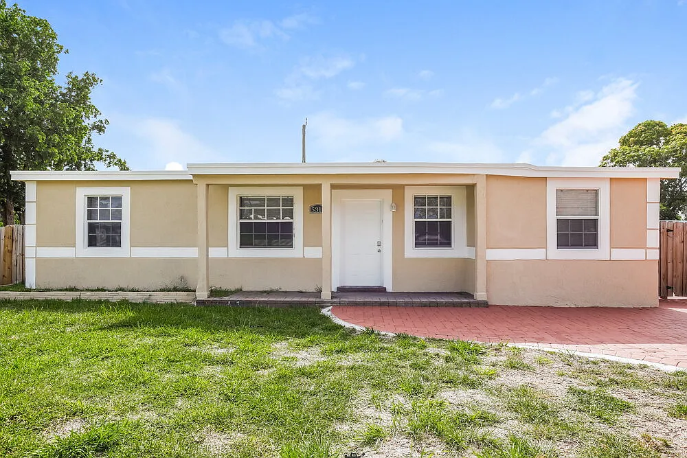 4 bed, 2.0 bath, 1444 sqft, $2,805 — Photo 1