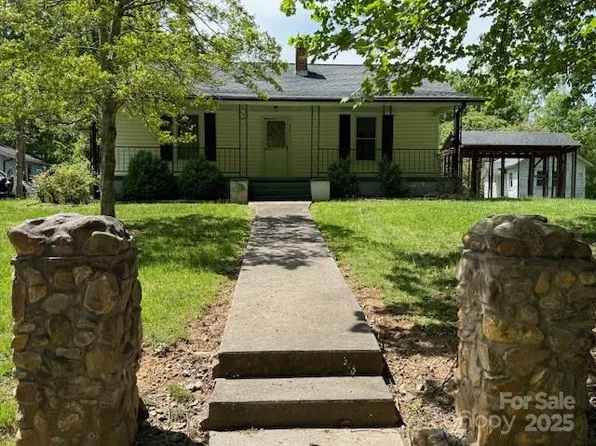 825 Ridge Rd, Marion, NC 28752