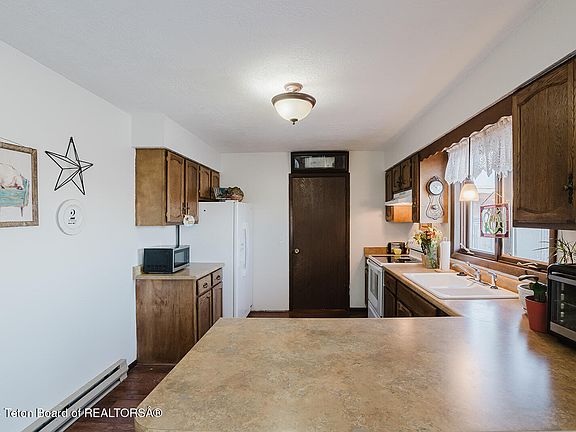 4th image of 2 Aspen Ln