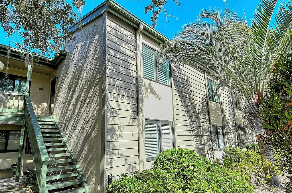3 bed, 1320 sqft, $2,650 — Photo 1