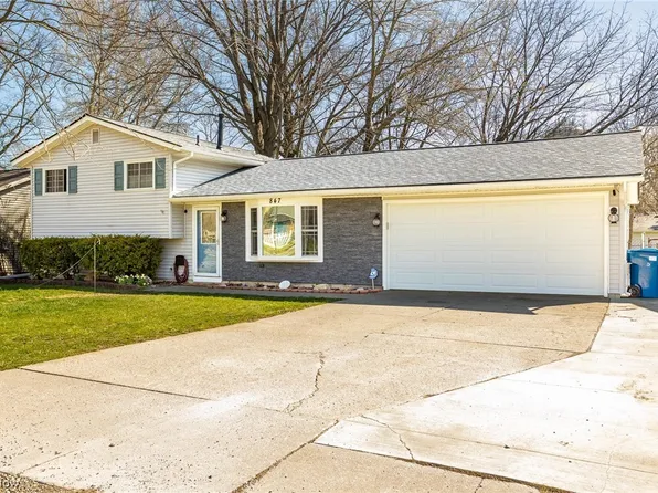 847 Community Rd, Sheffield Lake, OH 44054